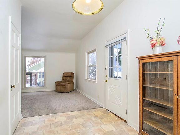 3rd image of 2348 Parkwood Ave