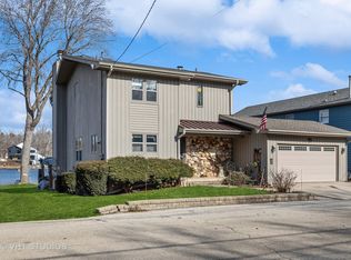 320 N River Rd, Fox River Grove, IL 60021
