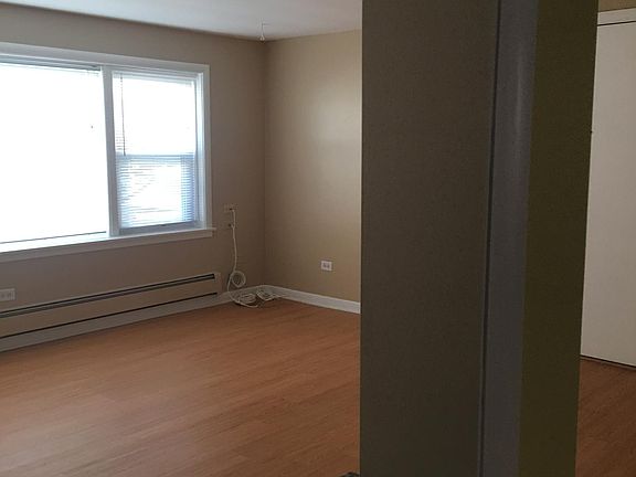 3rd image of 8621 N Milwaukee Ave APT Gw