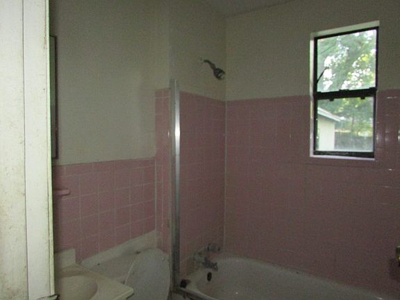 4th image of 5353 Broadway Ave