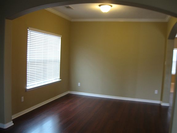 4th image of 136 Avery Springs Ln