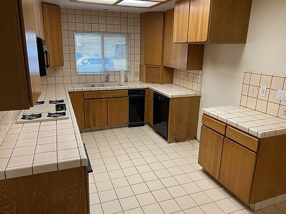 5th image of 1521 Hallbrook Dr