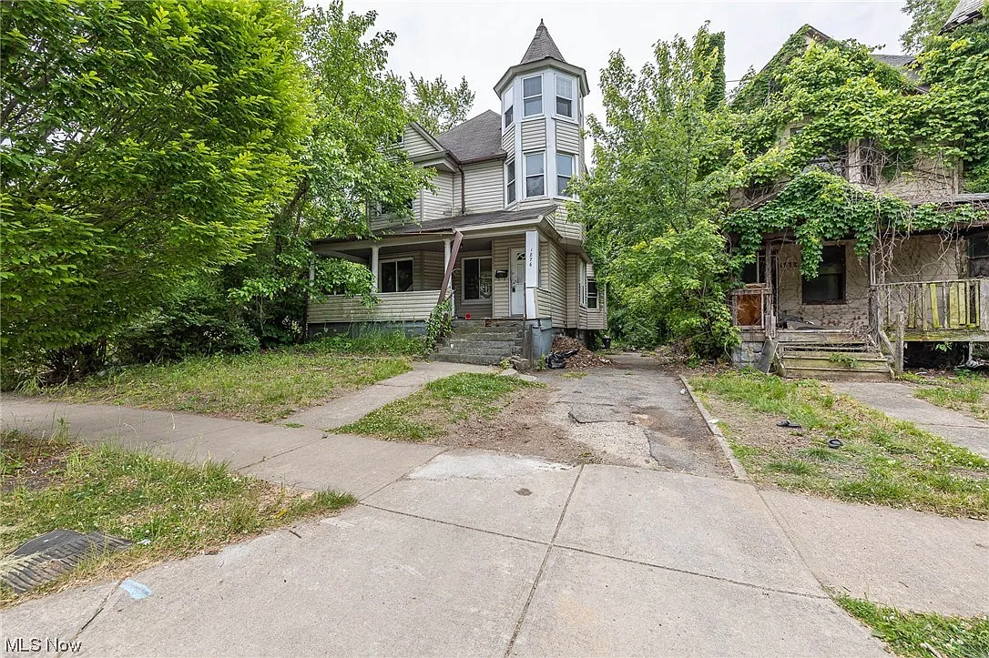 1876 Knowles St photo 1