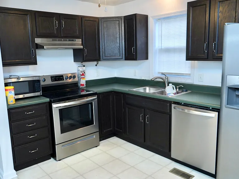 2427 Lindsay Rd — Photo 4