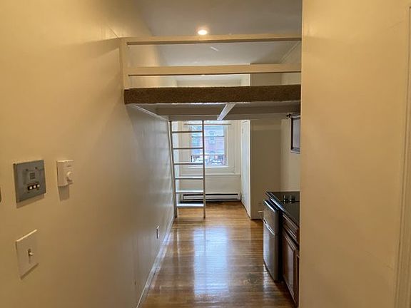2nd image of 507 Beacon St APT 3