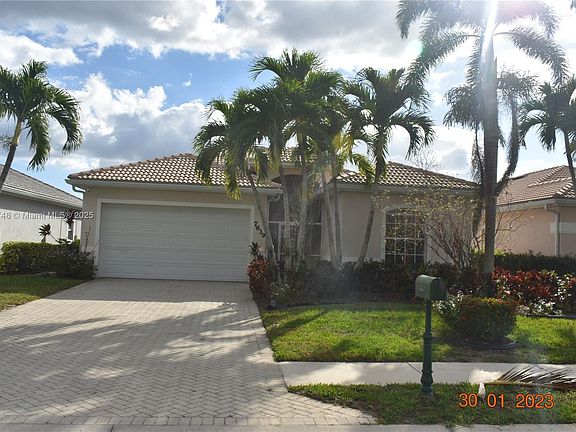 2nd image of 7639 Berkshire Pines Dr