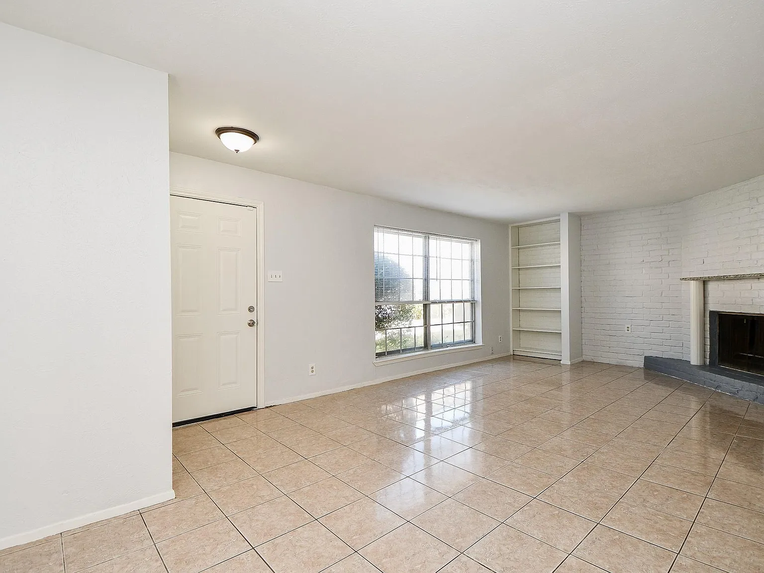 3 bed, 2.5 bath, 1500 sqft, $1,600 — Photo 3