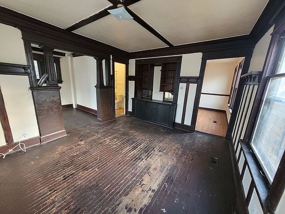 3rd image of 1609 W Meinecke Ave