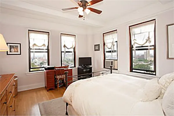 Sold by Warren Lewis Realty | media 25