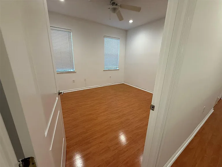 230 N G St — Photo 17