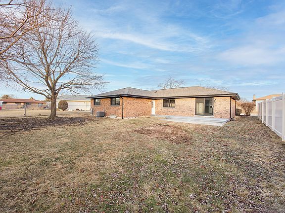 4th image of 15252 Larkspur Ln
