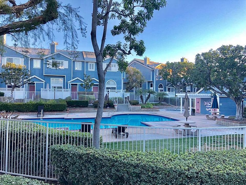 1st image of 12878 Sycamore Village Dr