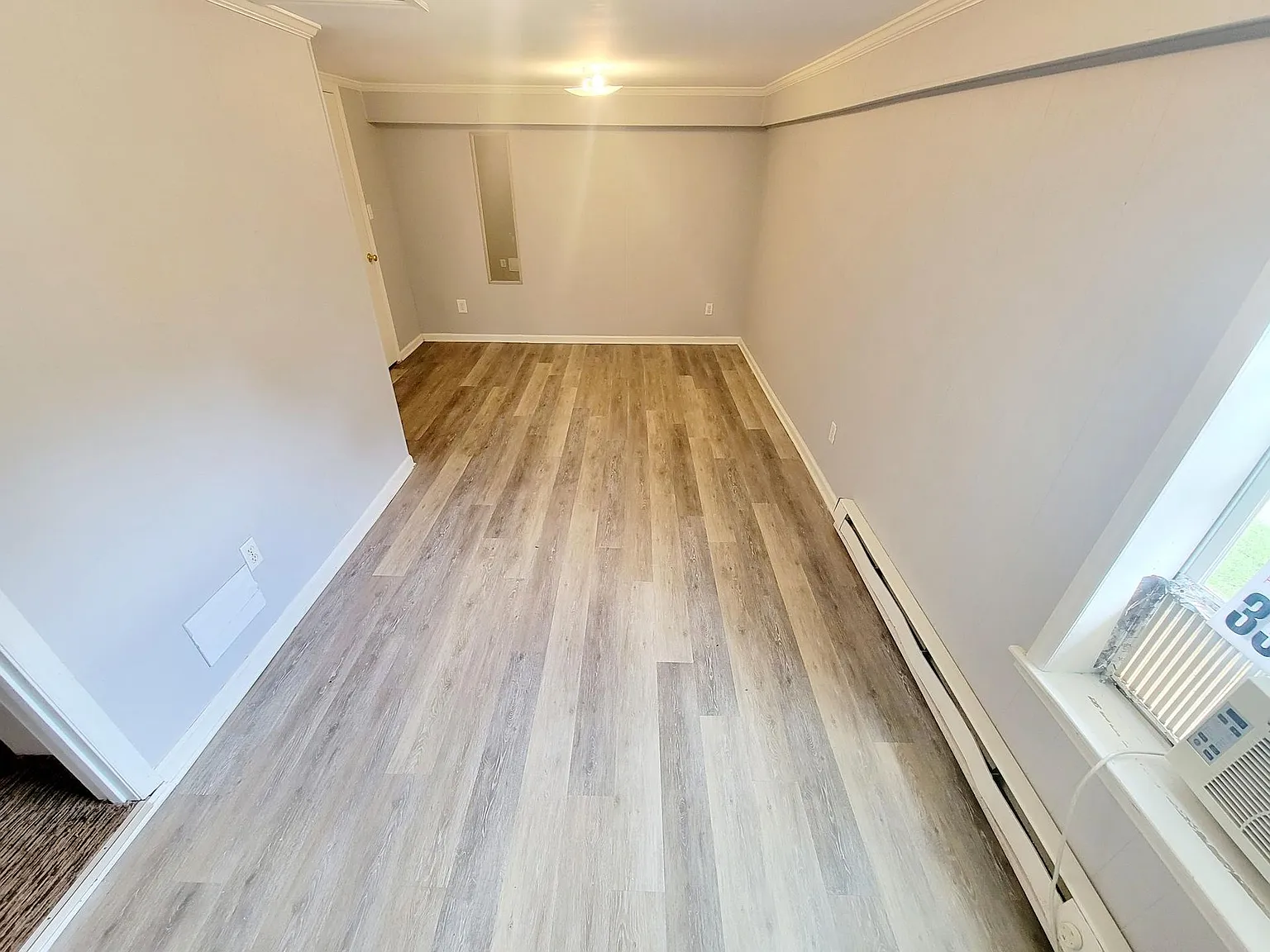 821 Grace Ave — Photo 3