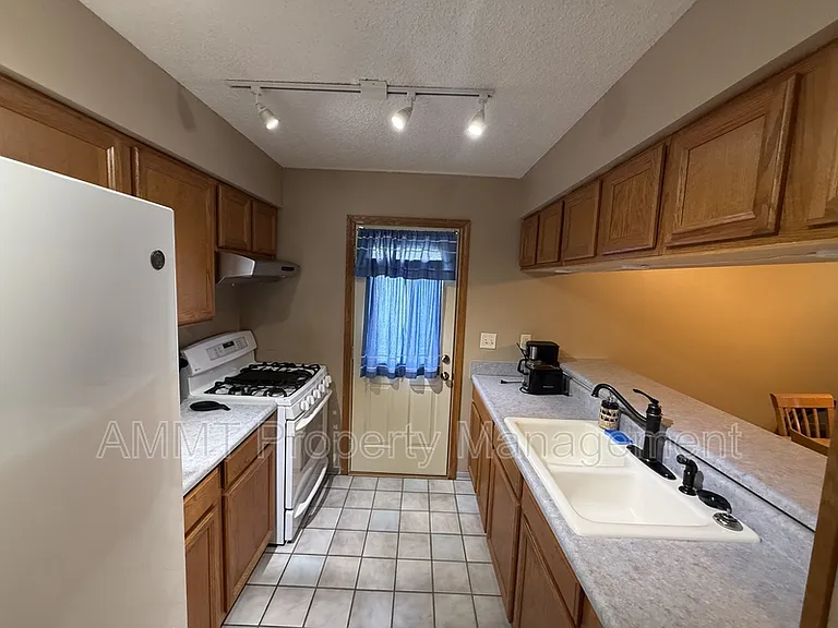 145 Birch Ct #1 — Photo 4