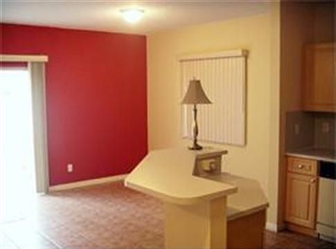 Dining & Eat-in Kitchen Area