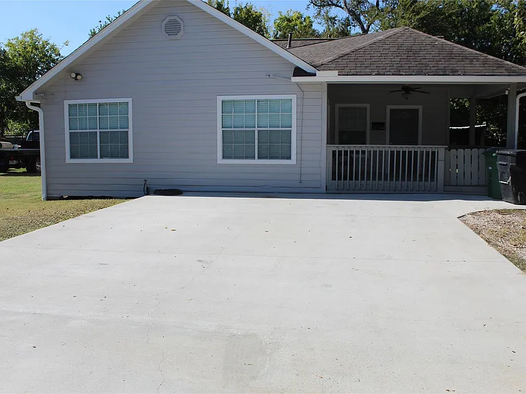 2914 Pitzlin St — Photo 1