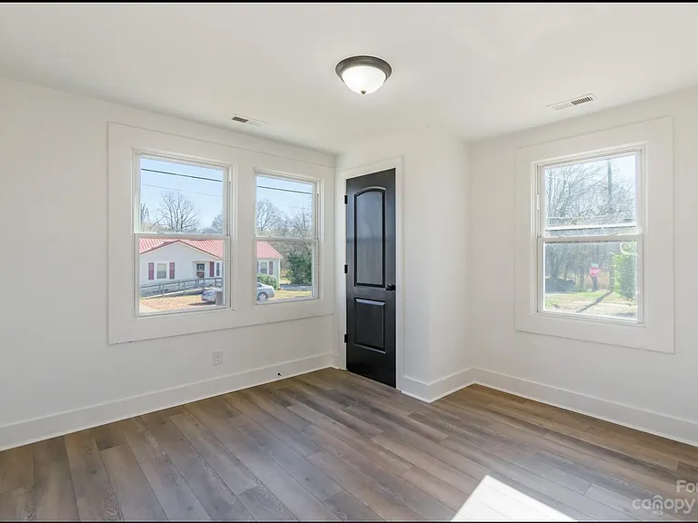 826 Hamrick St — Photo 7
