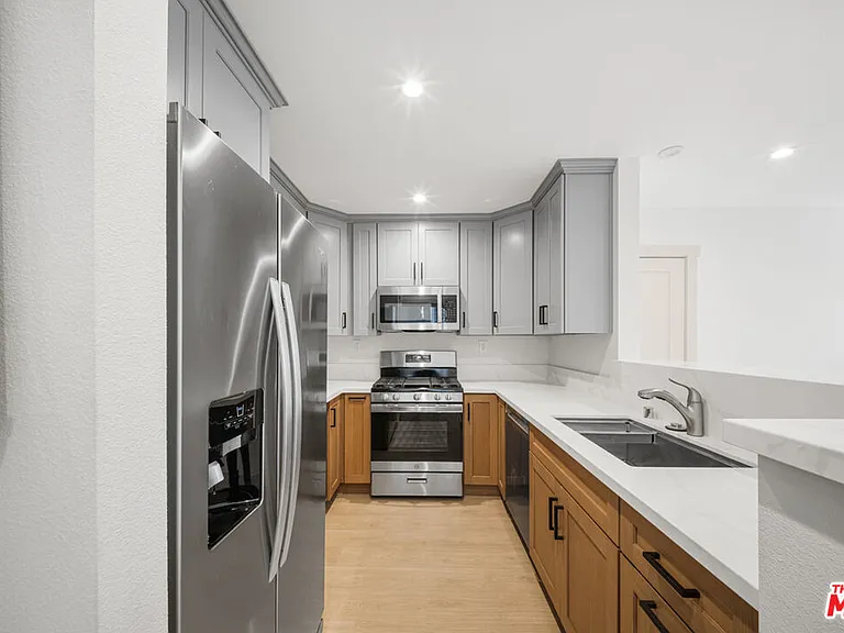 323 N Avenue 52 — Photo 3