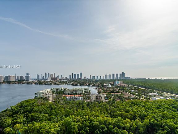 2nd image of 16385 Biscayne Blvd Unit 2217