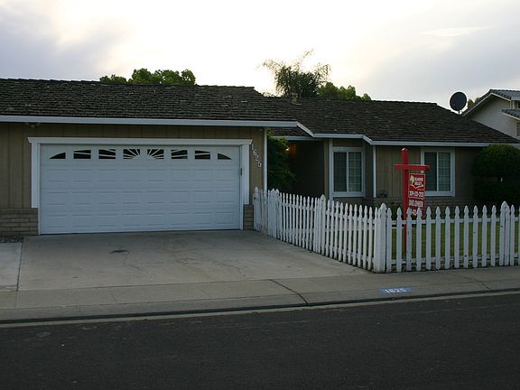 3rd image of 1625 Capital Dr