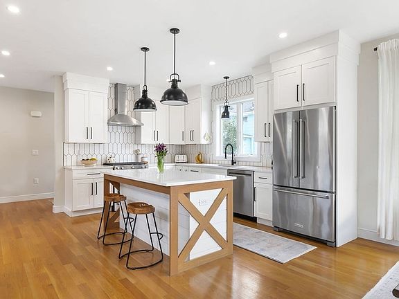 3rd image of 167 Chapel St #167