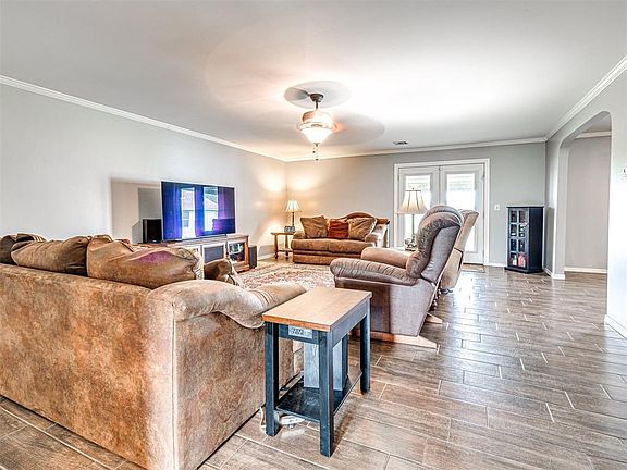 5th image of 104 Kyle Dr