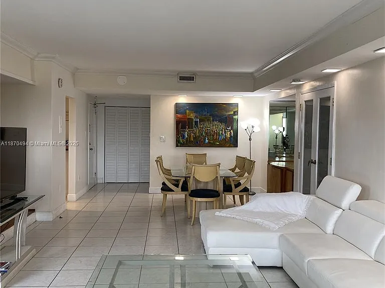 10185 Collins Ave #319 — Photo 5
