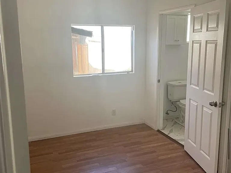 8724 Ruthelen St — Photo 11