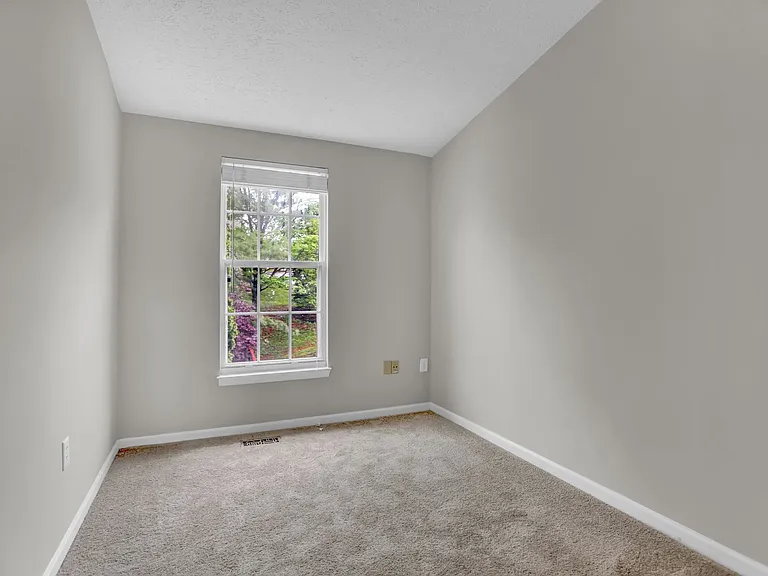 437 Ashton Ln — Photo 16