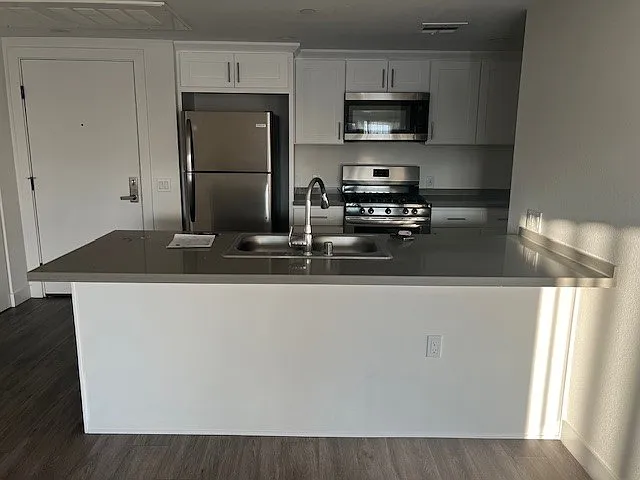 Glenoaks Residences — Photo 7