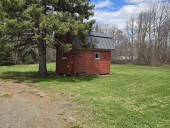 3rd image of 1643 Bangor Rd
