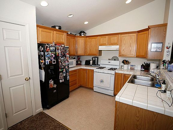5th image of 1464 Edlesborough Cir