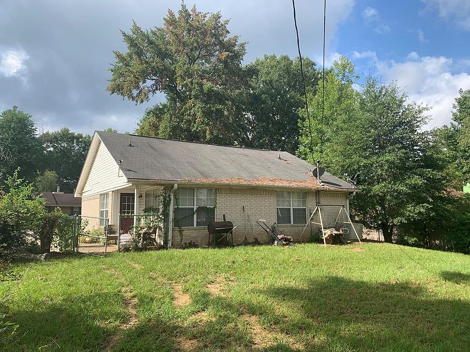 2nd image of 814 Shumard Oak St