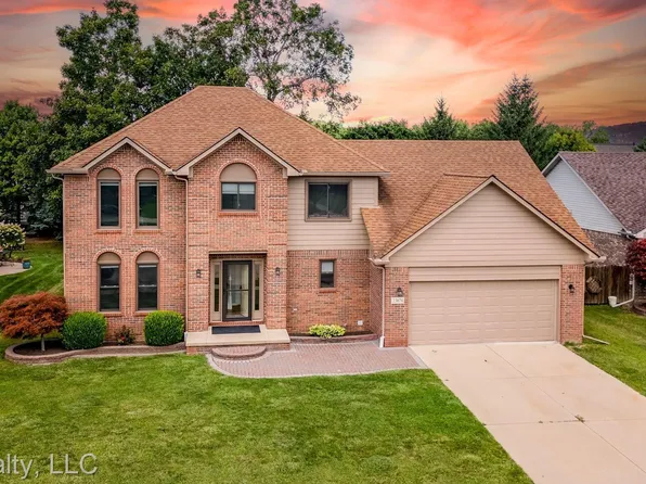 23674 Joey Dr, Brownstown, MI 48134