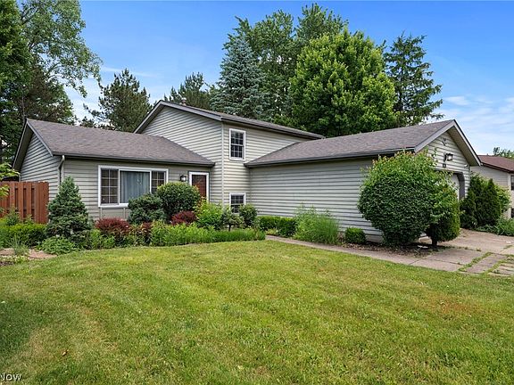 2nd image of 9539 Glencairn Ln