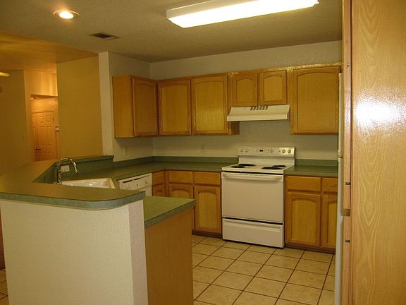 5th image of 3114 Red Oak Dr