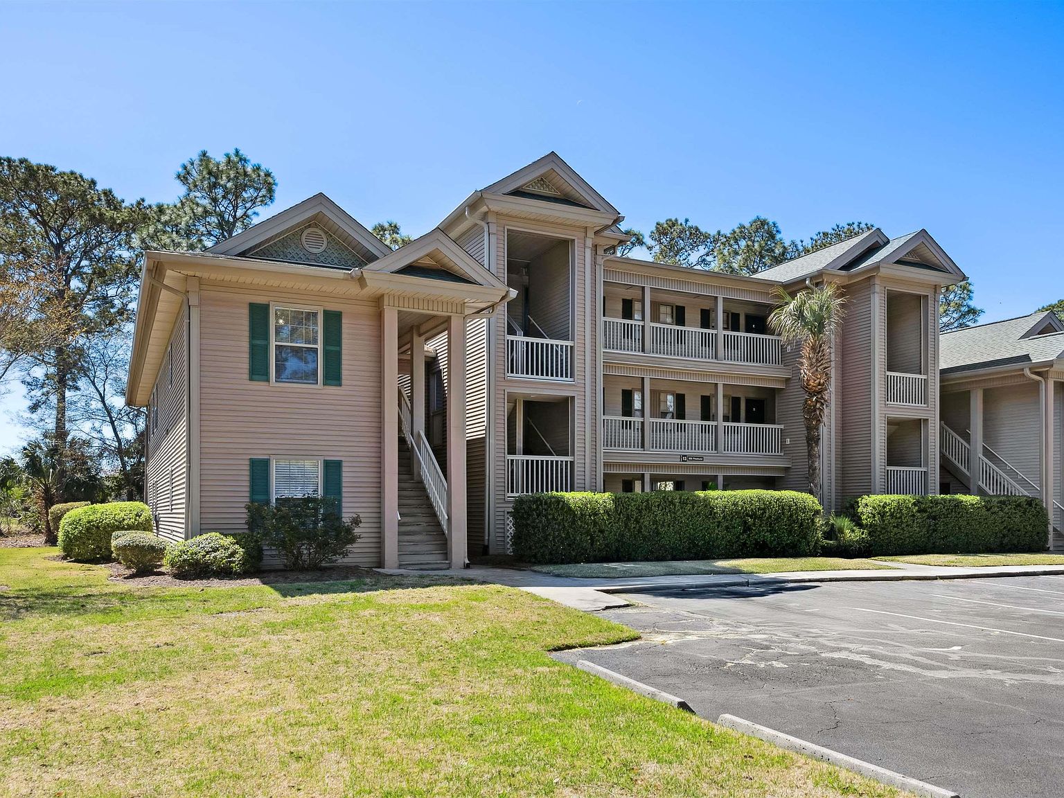 366 Pinehurst Ln. #13E