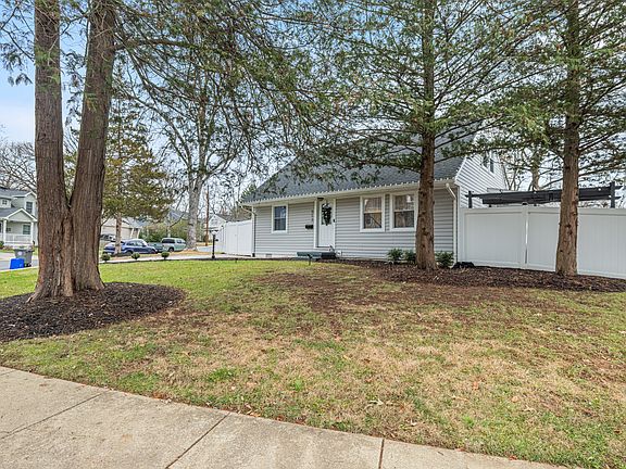 4th image of 513 Calvin Ln