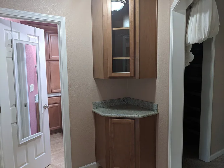565 Smalley Ave — Photo 10