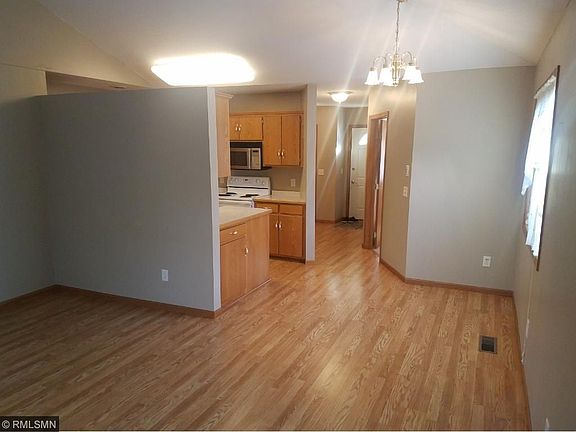 5th image of 905 S Miller Ave