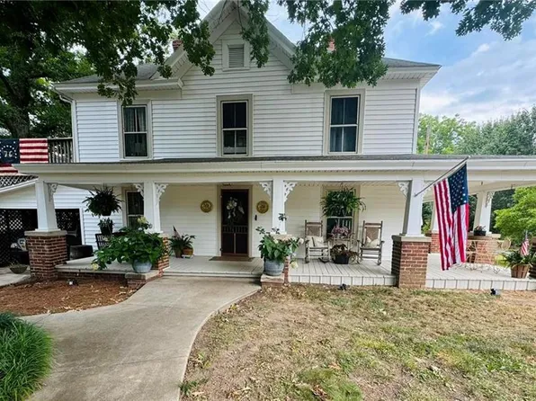 216 W 2nd St, Denton, NC 27239