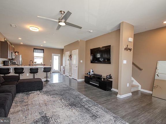5th image of 444 Creekbed Cir
