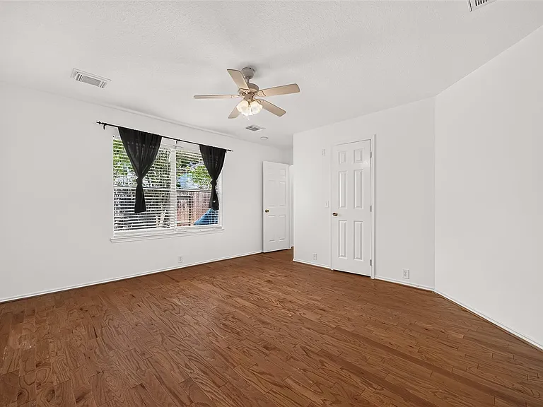 6807 Lauderwick Ct — Photo 33