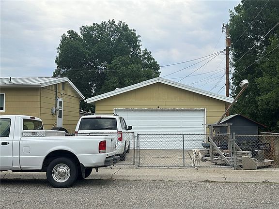 3rd image of 629 Stephens Ln