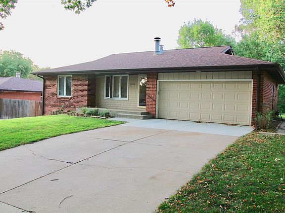 3rd image of 1724 Janssen Dr