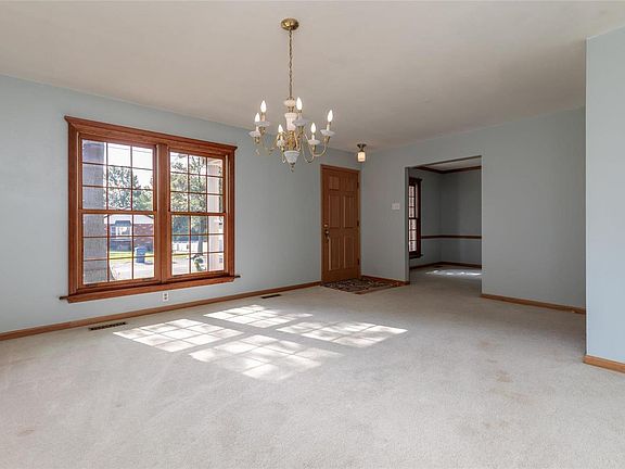 3rd image of 10807 Lavinia Dr