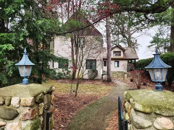 502 E Clear Lake Dr, Fremont, IN 46737