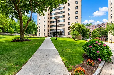 6 Fordham Hill Oval