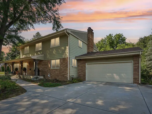 1525 Saint Croix Cir, Golden Valley, MN 55422