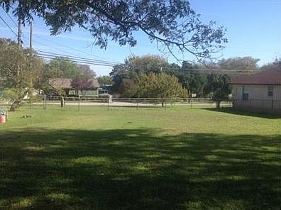 4th image of 1204 Meadow Park Dr
